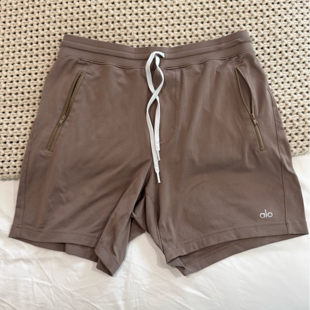 ALO Yoga Men's Shorts